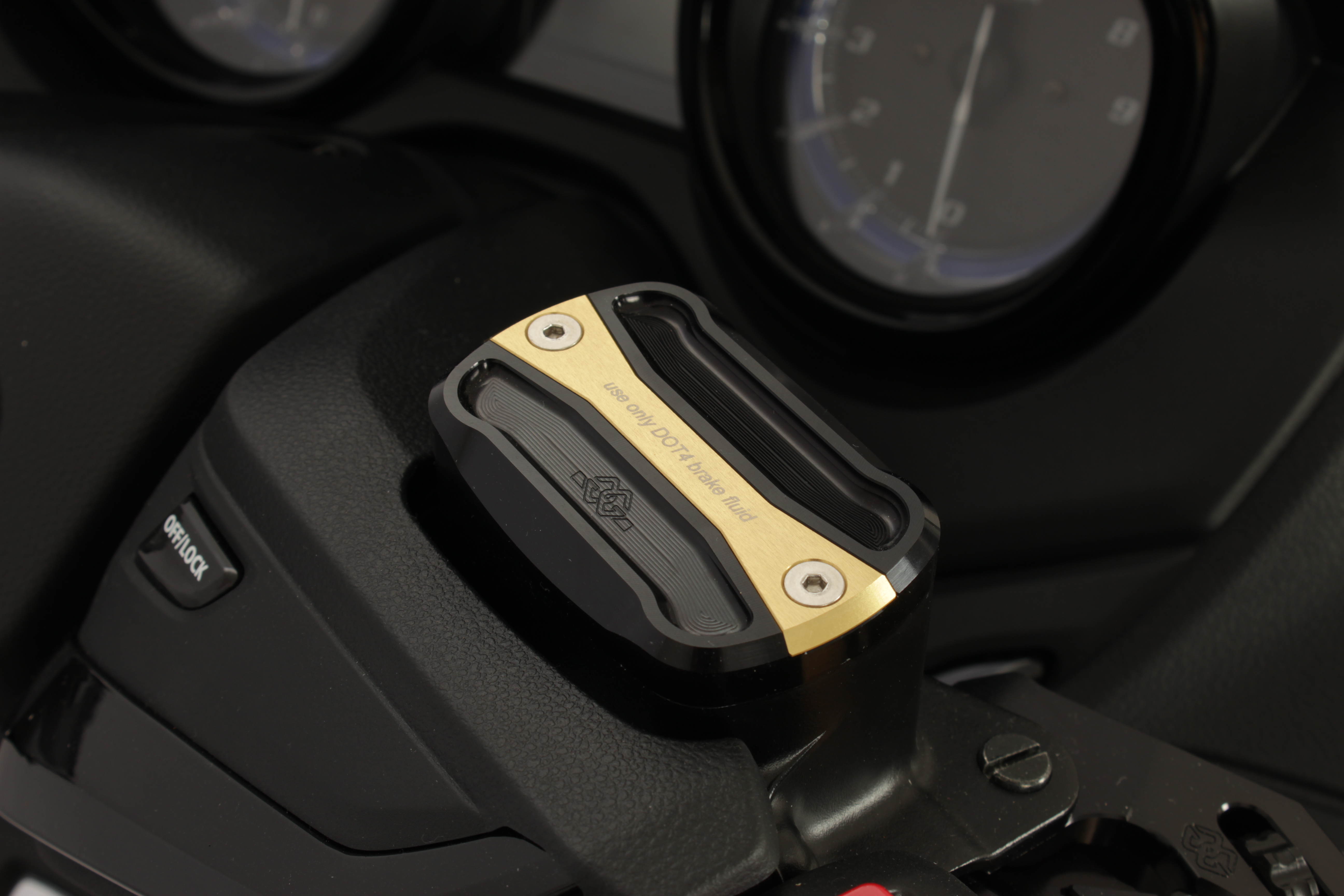 Bremsflüssigkeitsbehälter-Abdeckung vorne gold