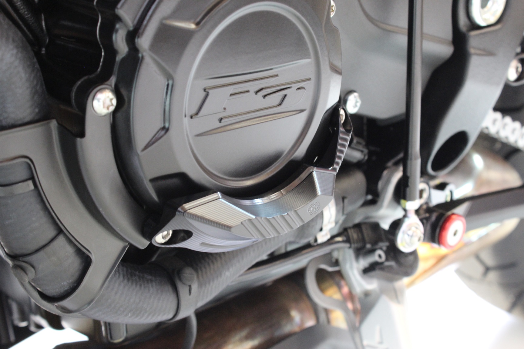 Engine guard left black