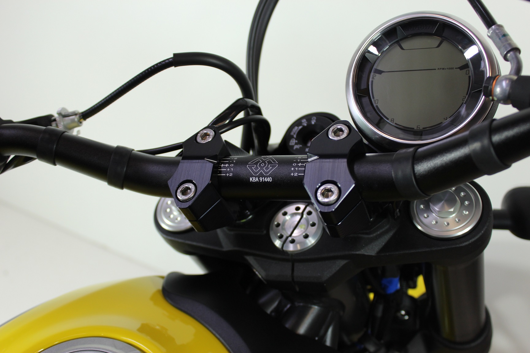 2DGT adjustable handlebar brackets with ABK-12 black