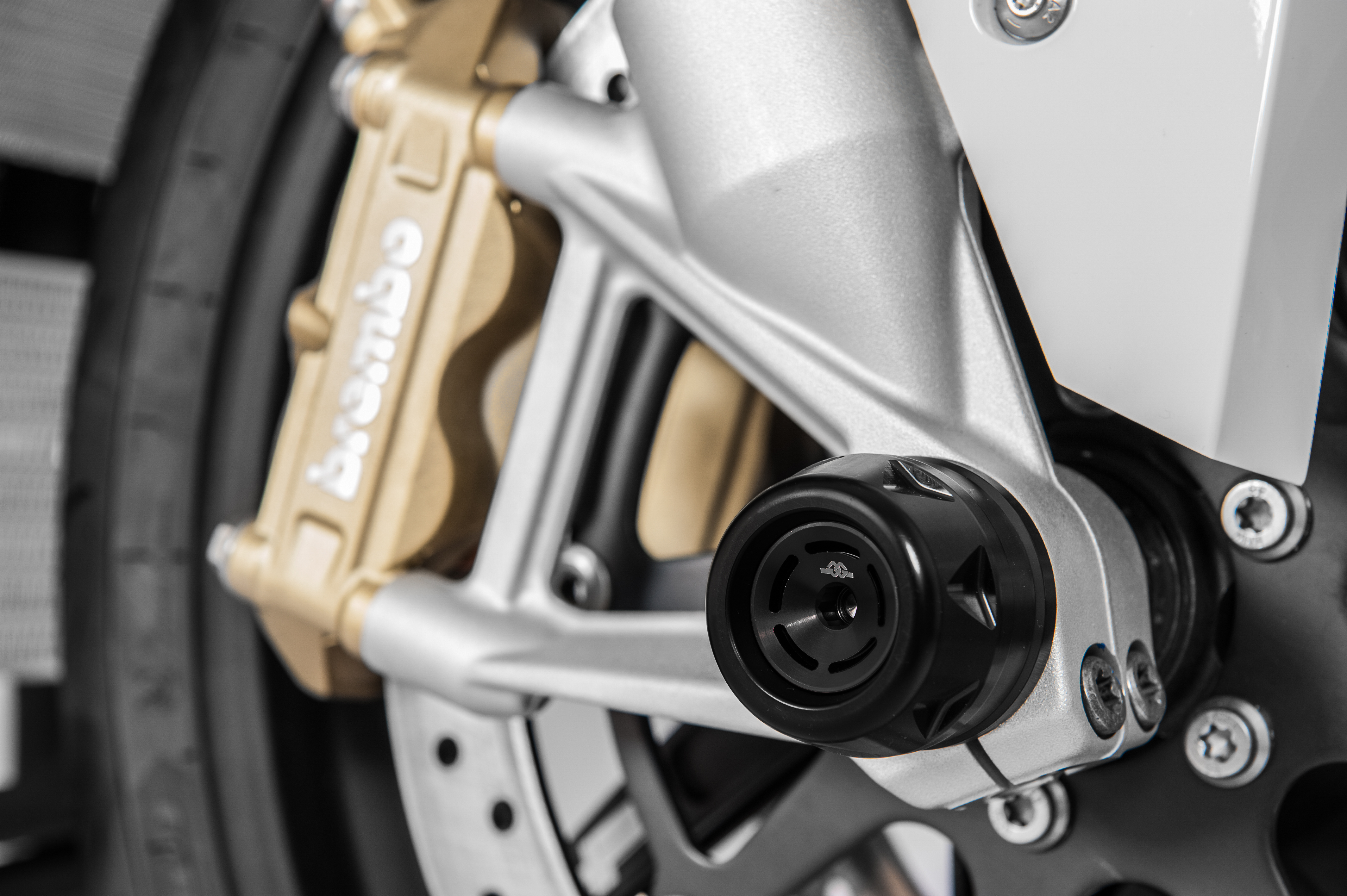 GTA front axle protector black