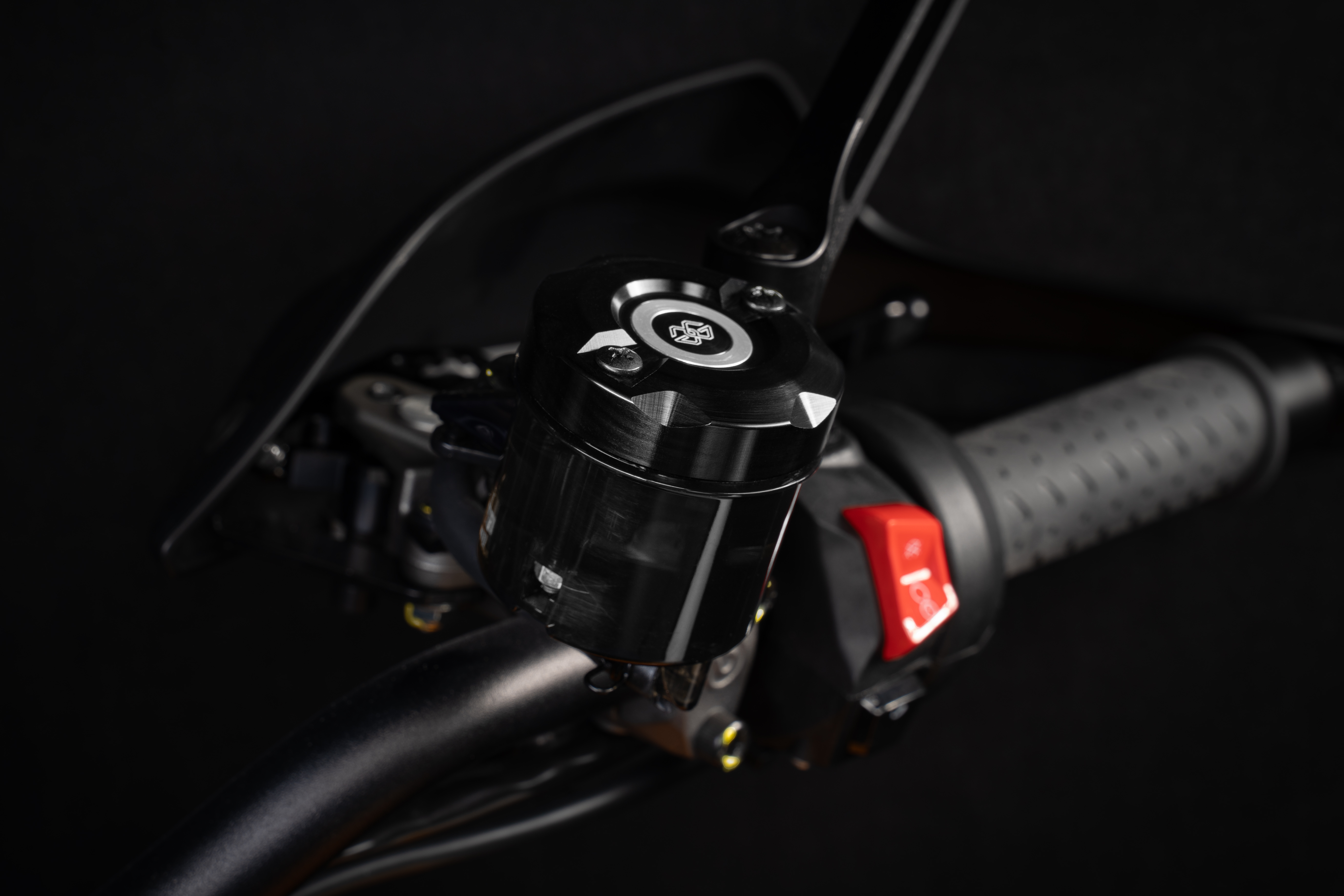 Front brake fluid reservoir cover black