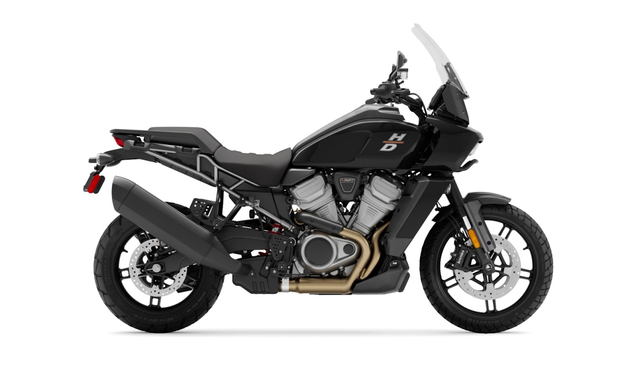 2022-pan-america-1250-010-motorcycle-01